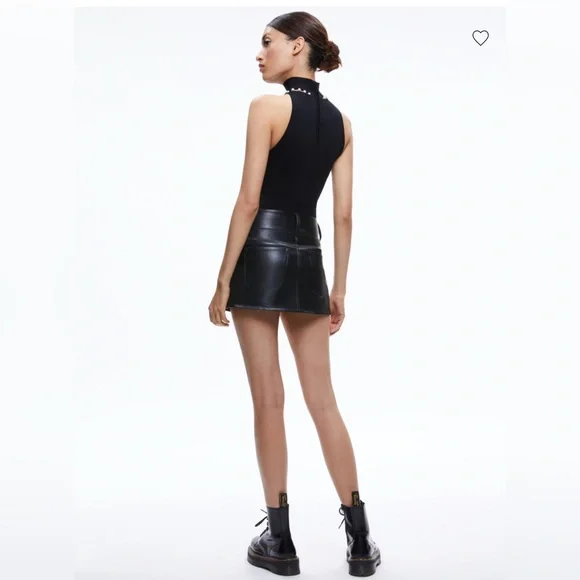 Alice + Olivia Annalee Faux Pearl Embellished Sleeveless Top
SZ XL bodycon fit - Picture 7 of 13